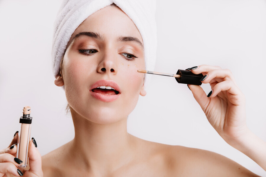 girl-after-shower-put-concealer-eyes-portrait-beautiful-woman-white-wall_f0e29.jpg