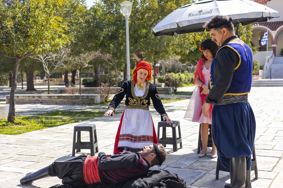 Στέλλα_-_Βιργινία_-_Νίκος_-_Μανώλης_b1d47.jpg