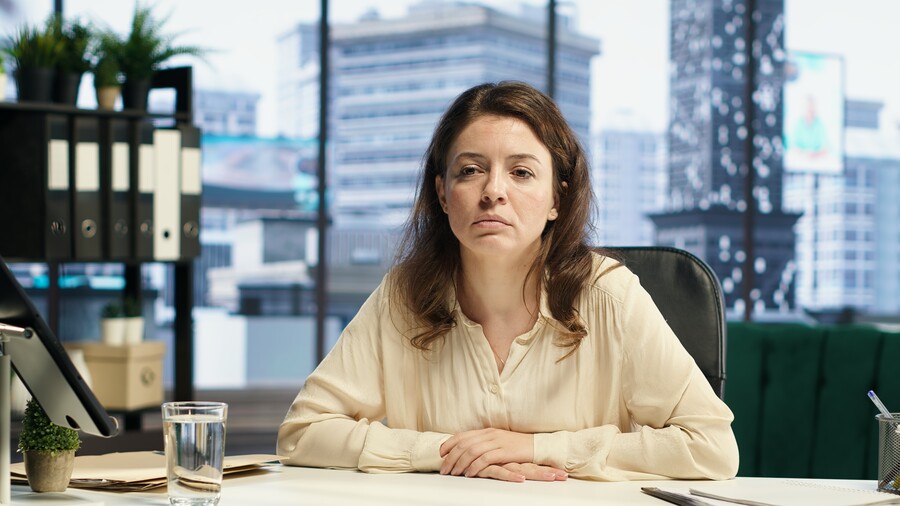 female-ceo-meeting-with-shareholders-videocall-discuss-investment-plans_4f267.jpg