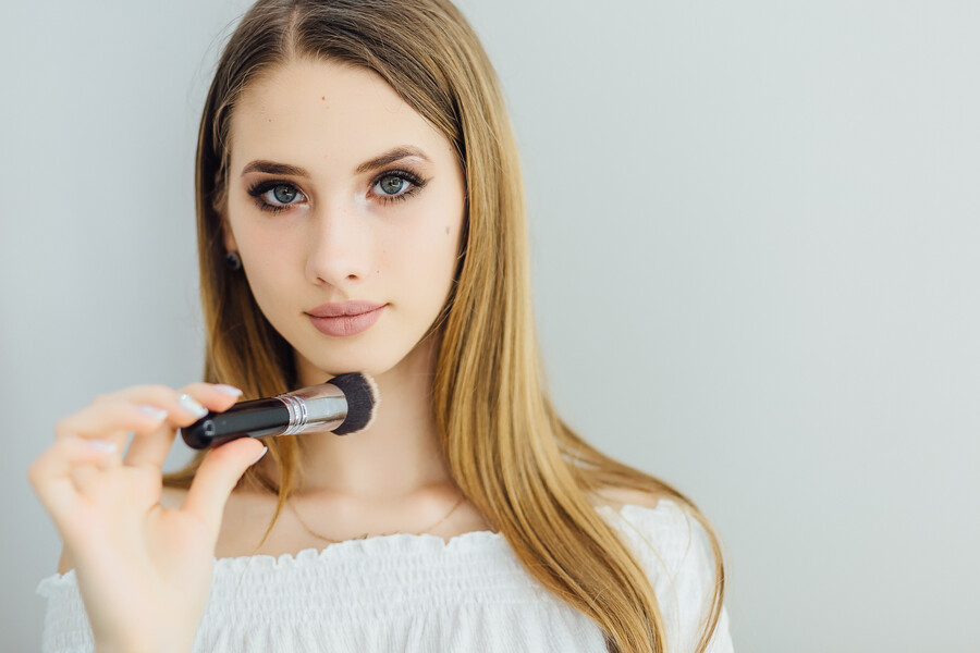young-beautiful-blonde-girl-makes-her-own-make-up-front-mirror_b1038.jpg
