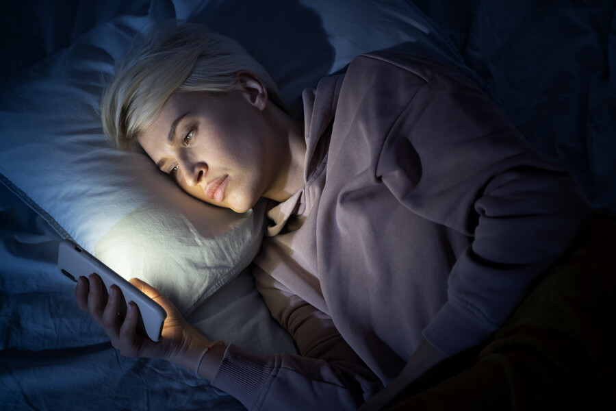 adult-suffering-from-social-media-addiction_944fc.jpg