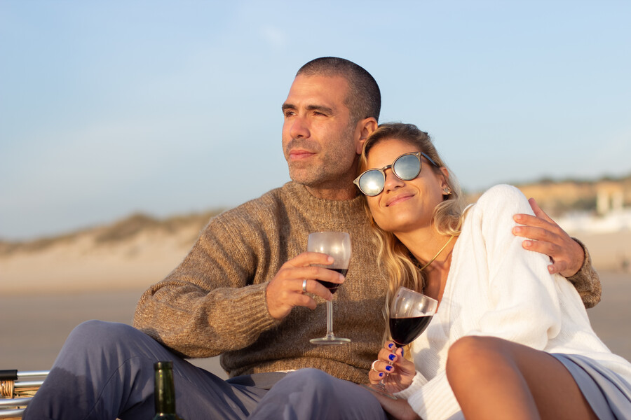 relaxed-man-woman-drinking-wine-beach-couple-having-picnic-woman-leaning-husbands-shoulder-picnic-beverage-relaxation-concept_3cf92.jpg