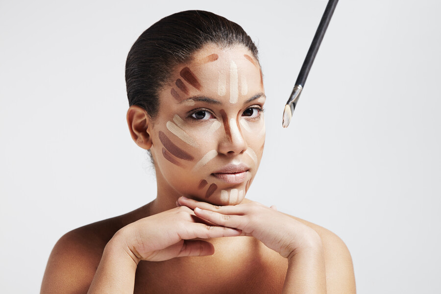 woman-with-corrector-s-lines-face_bcdff.jpg