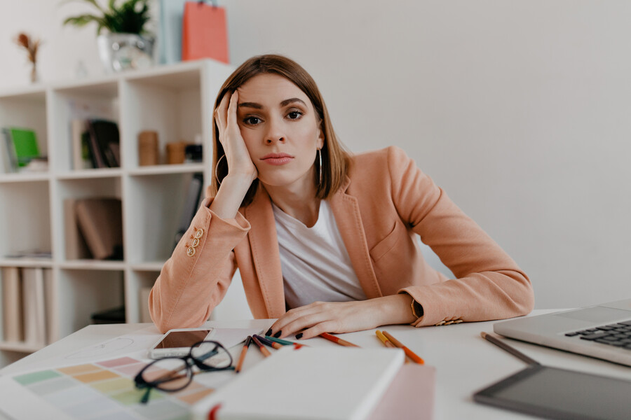 portrait-woman-tired-working-office_a9f3d.jpg