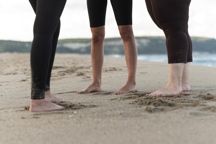 close-up-friends-feet-sand_dd689.jpg