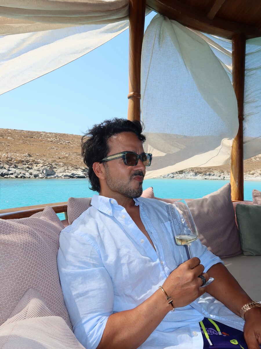 luis_fonsi_kabanes_argyroy_1_5c7fa.jpg