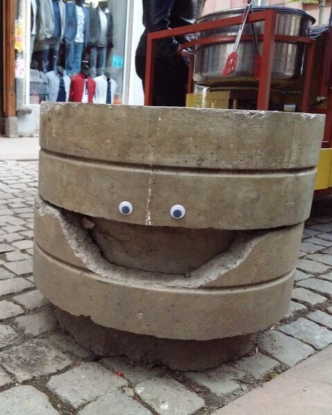 eye_bombing_bulgaria_3_dab36.jpg