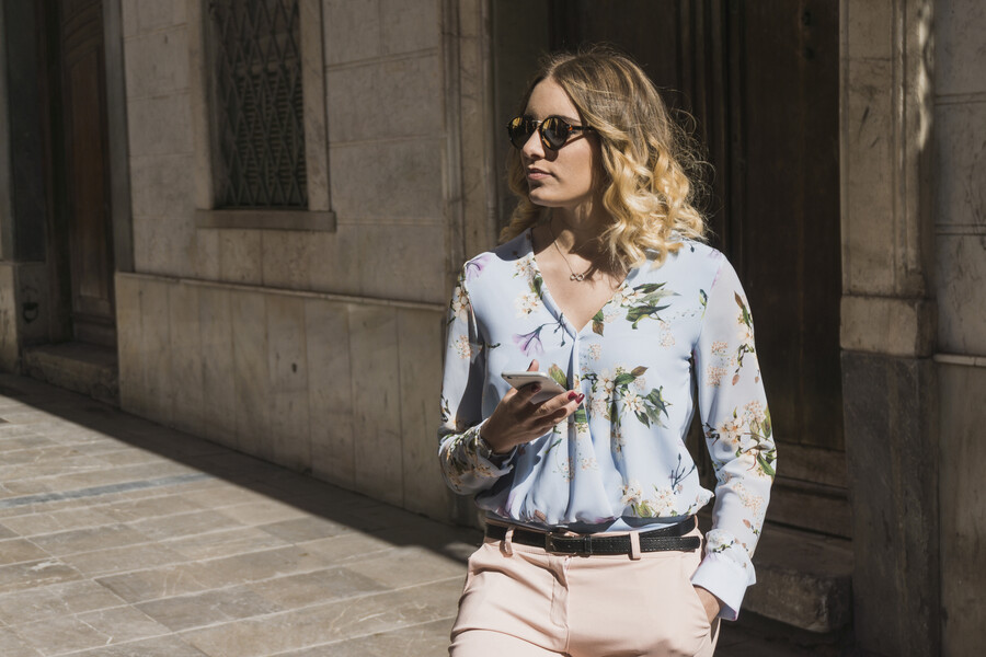 fashionable-young-woman_300ca.jpg