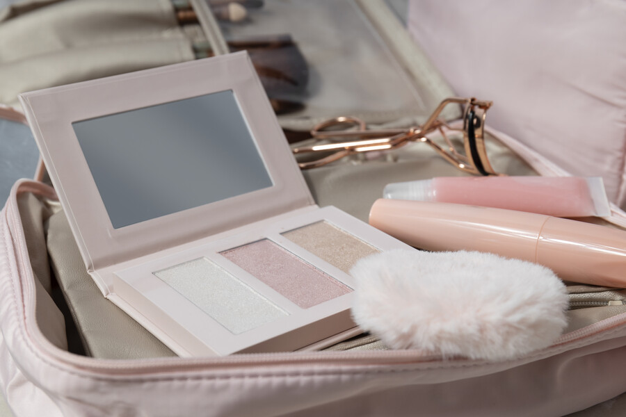 high-angle-vanity-case-with-products_5500a.jpg