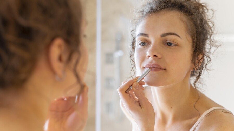 woman-looking-mirror-applying-lipstick_1cfc5.jpg