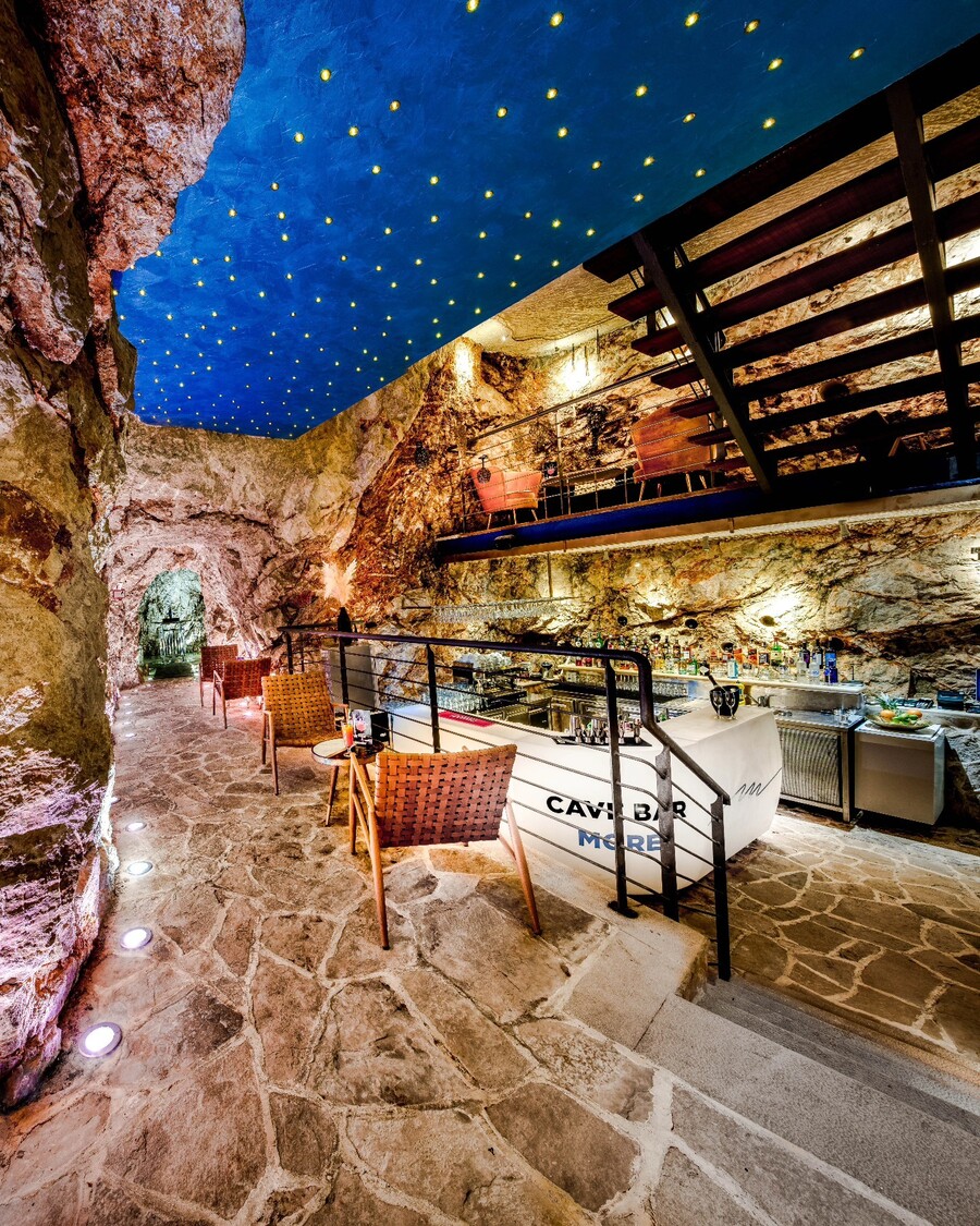 cave_bar_more_1_38f701f300ad82fc.jpg