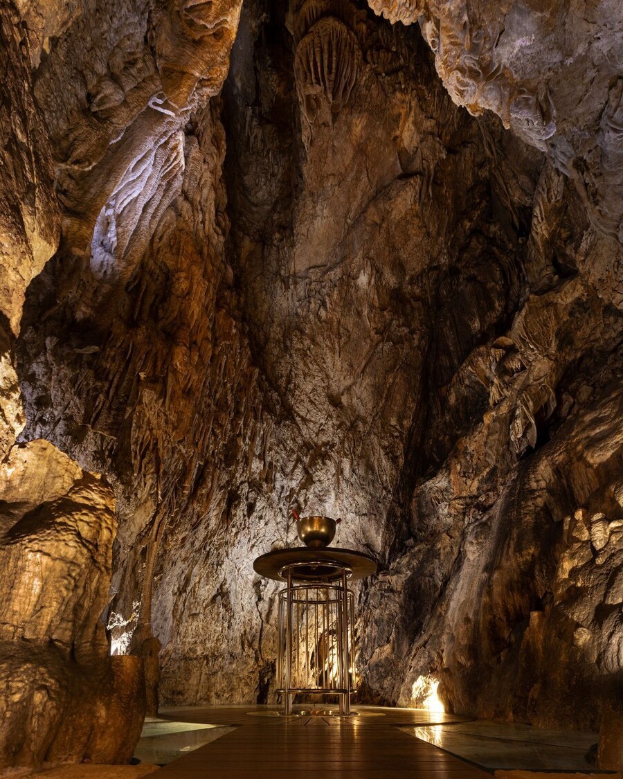 cave_bar_more_4_5c5a17c3d2065d2a.jpg