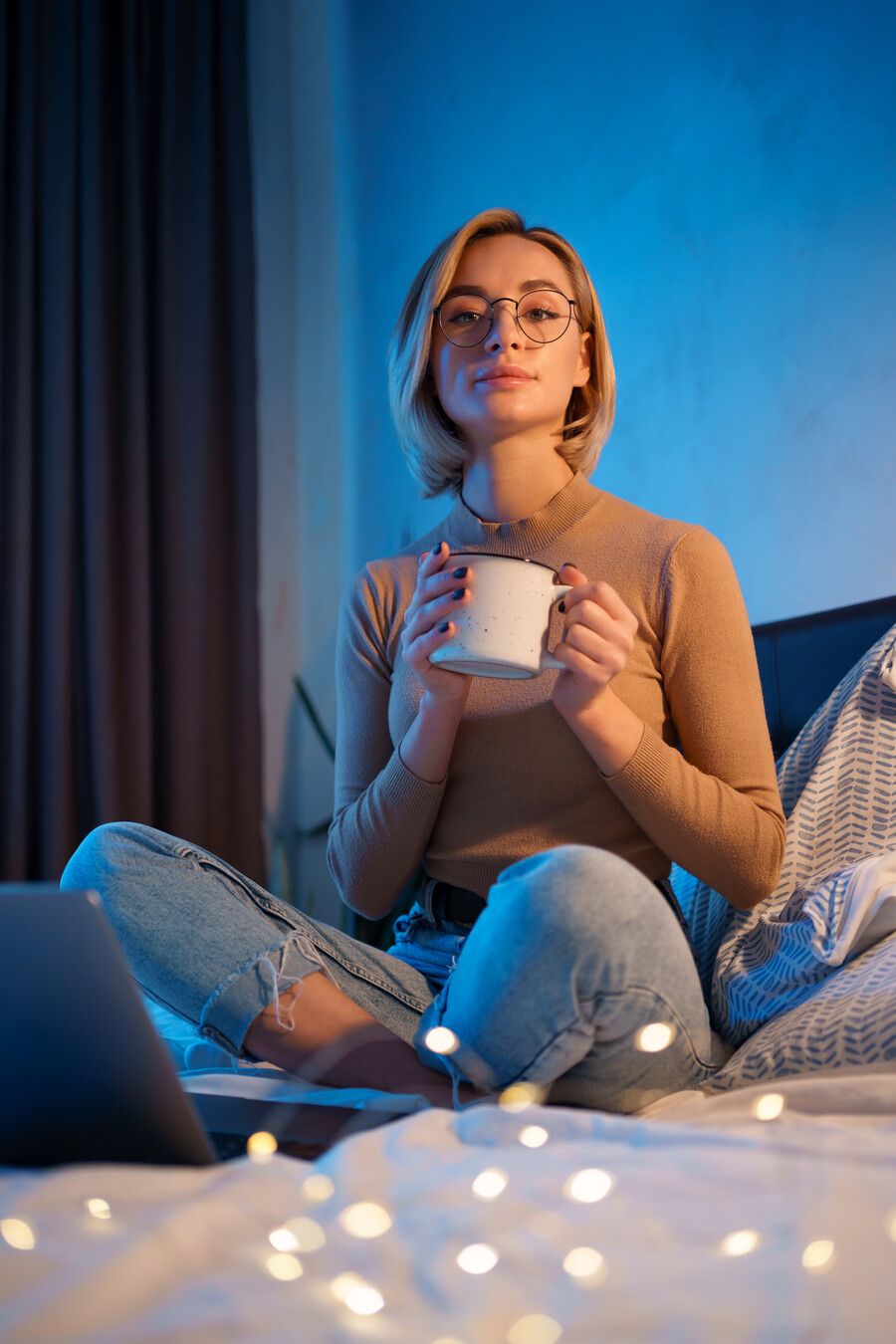 woman-relaxing-drinking-cup-hot-coffee-tea-using-laptop-computer-bedroom_1a70ec39b5aadb42.jpg