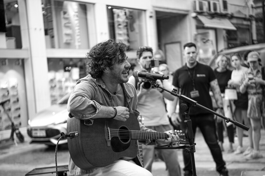 jack_savoretti_live_ermou_d3d7a4f5618a8a6c.jpg