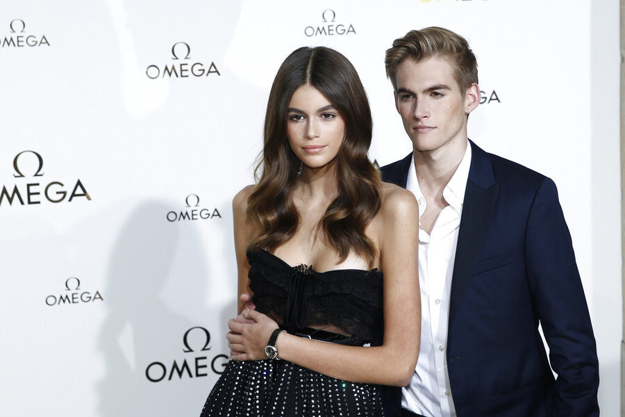 cindy_crawford_presley_gerber_kaia_gerber_6_819a1bec5bda0793.jpg