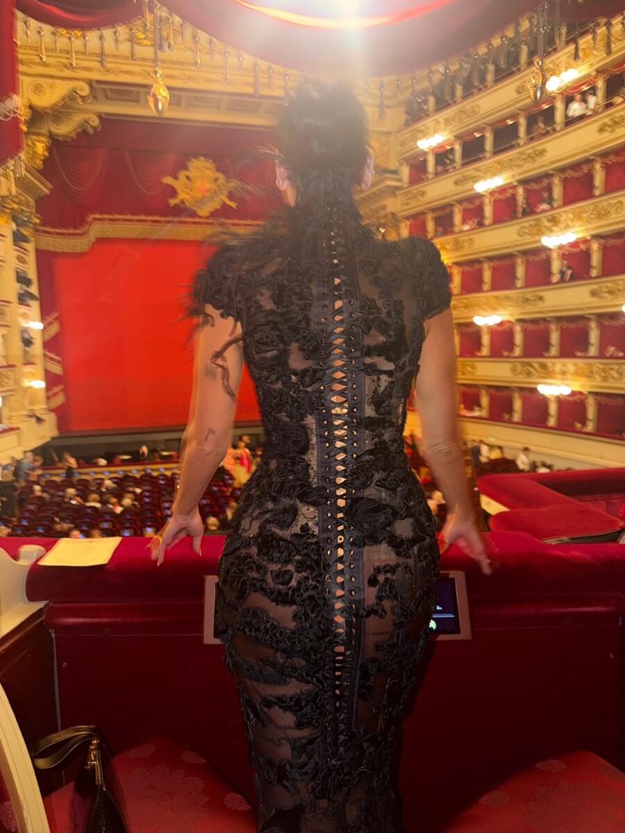 dua_lipa_scala_milano_5_1c44502367ce196a.jpg