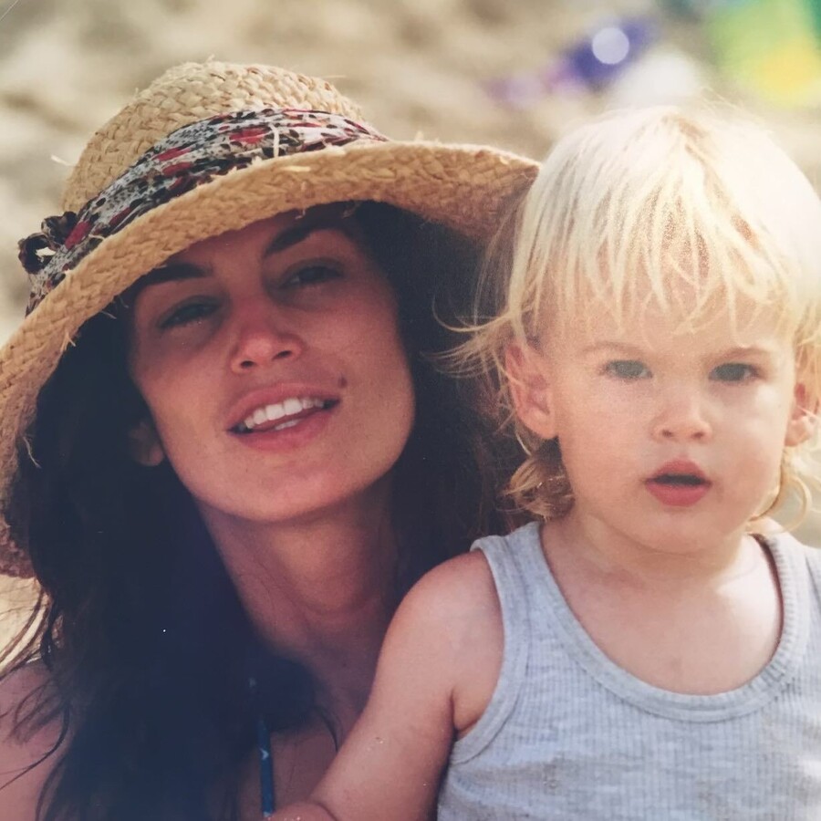 presley_gerber_4_05d0ea4968e9bcce.jpg