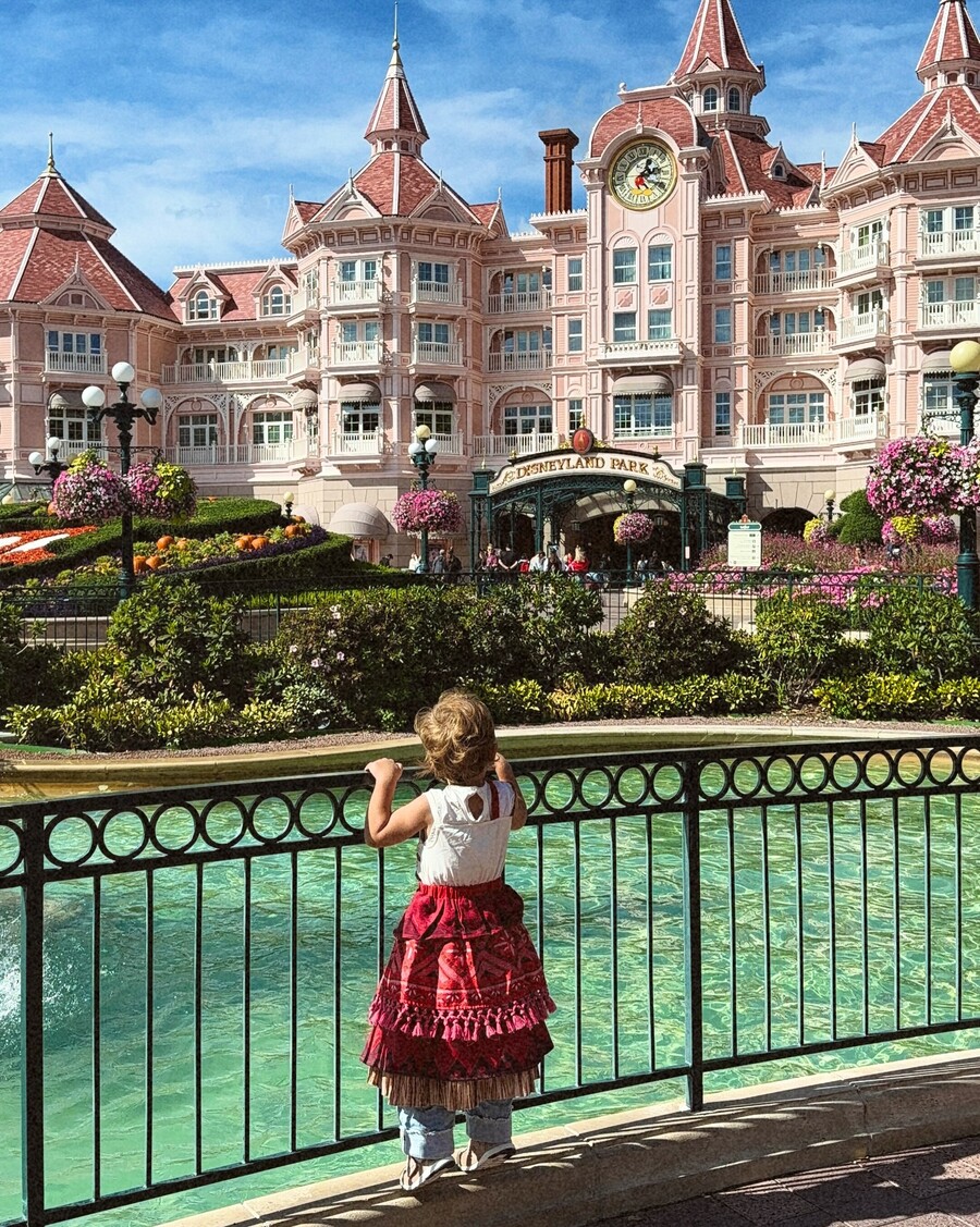 synatsaki_ian_olivia_disneyland_7_0ab5fb52588870b3.jpg