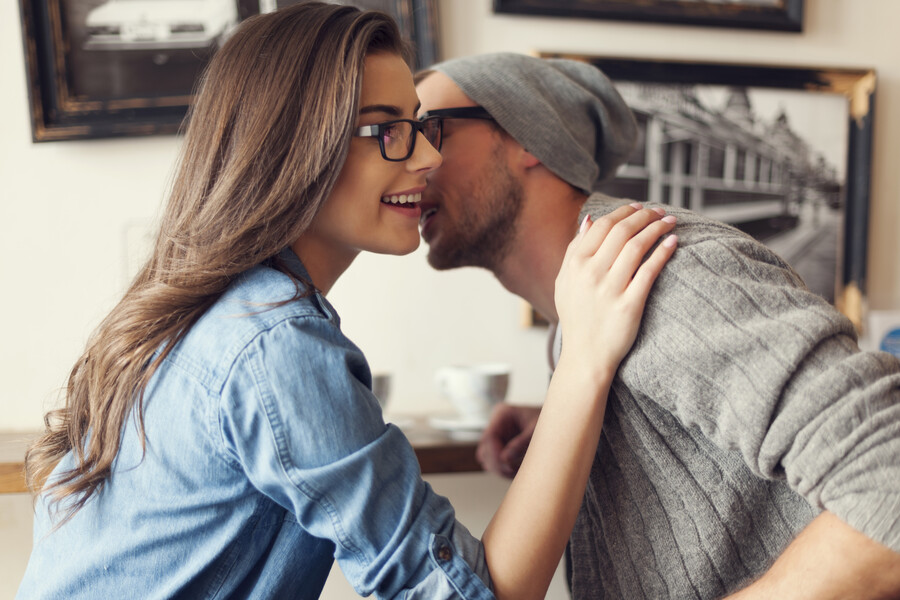 romantic-moments-hipster-couple-cafe_e798c77ae728e98e.jpg