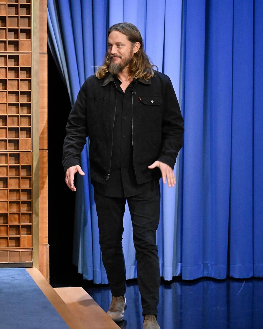 travis_fimmel_1_72e99482edf511b2.jpg