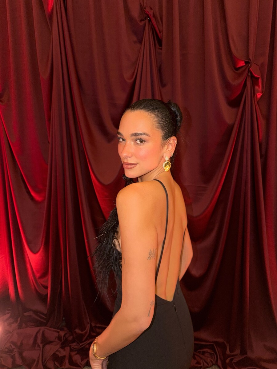 dua_lipa_gamos_xaderfou_xoros_2_44c6f95084399020.jpg