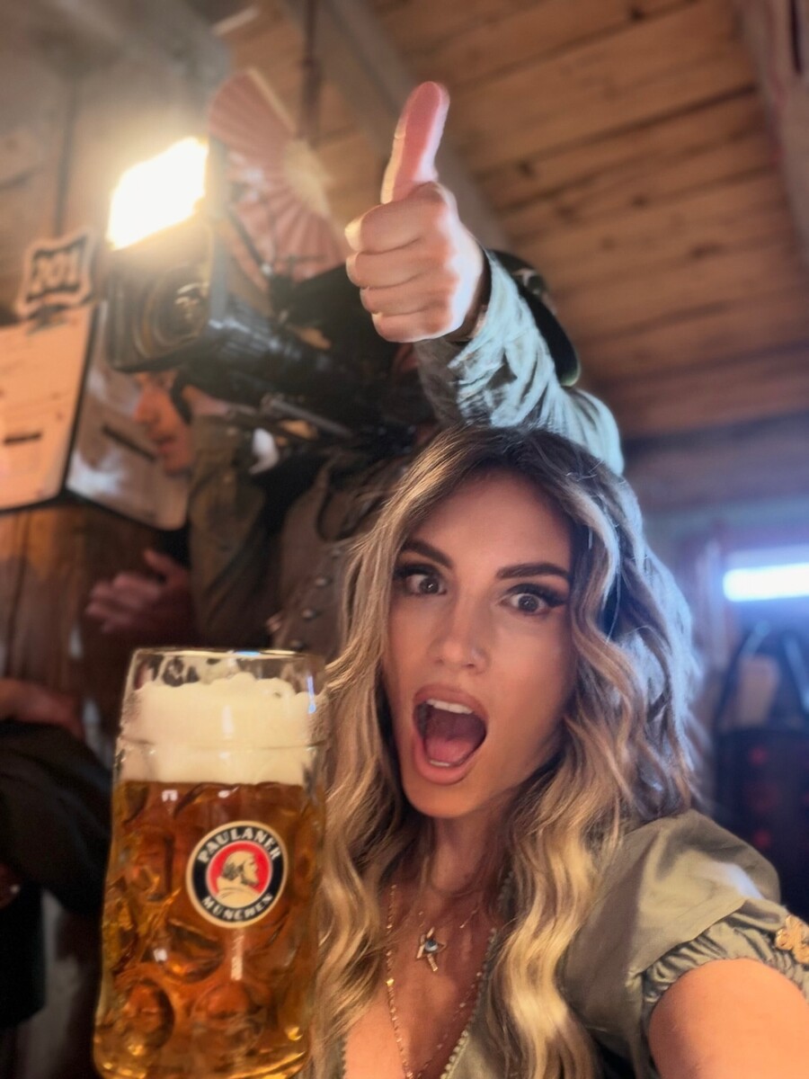 athina_oikonomakou_octoberfest_1_0dc2a7d403c43609.jpg