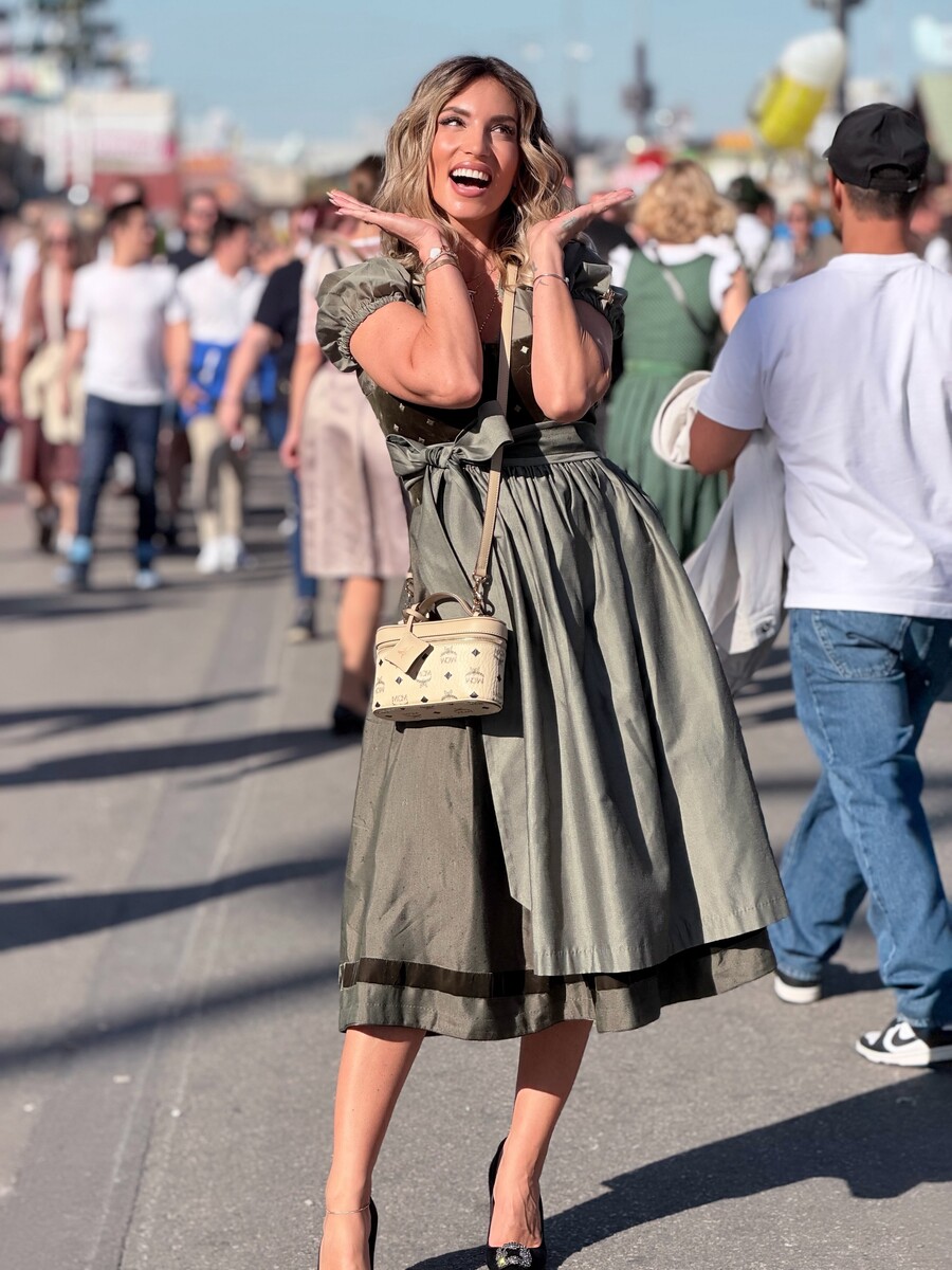 athina_oikonomakou_octoberfest_3_d52ec28add9d52cb.jpg