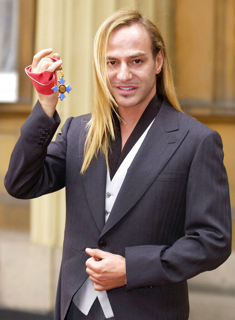 john_galliano_8_548bd446eea31129.jpg