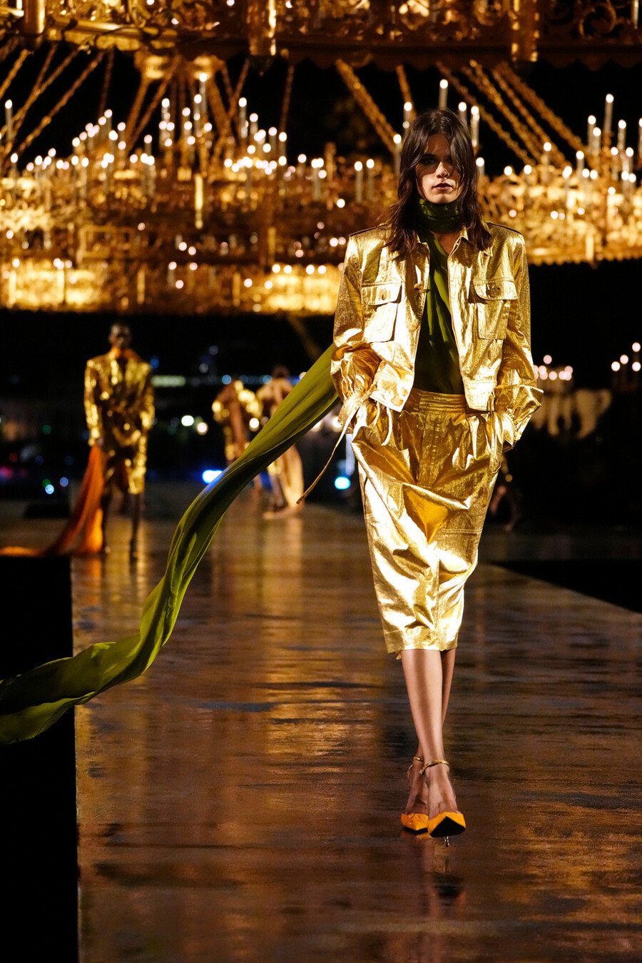 saint_lauren_show_3_4a2d0c8f5d68c981.jpg