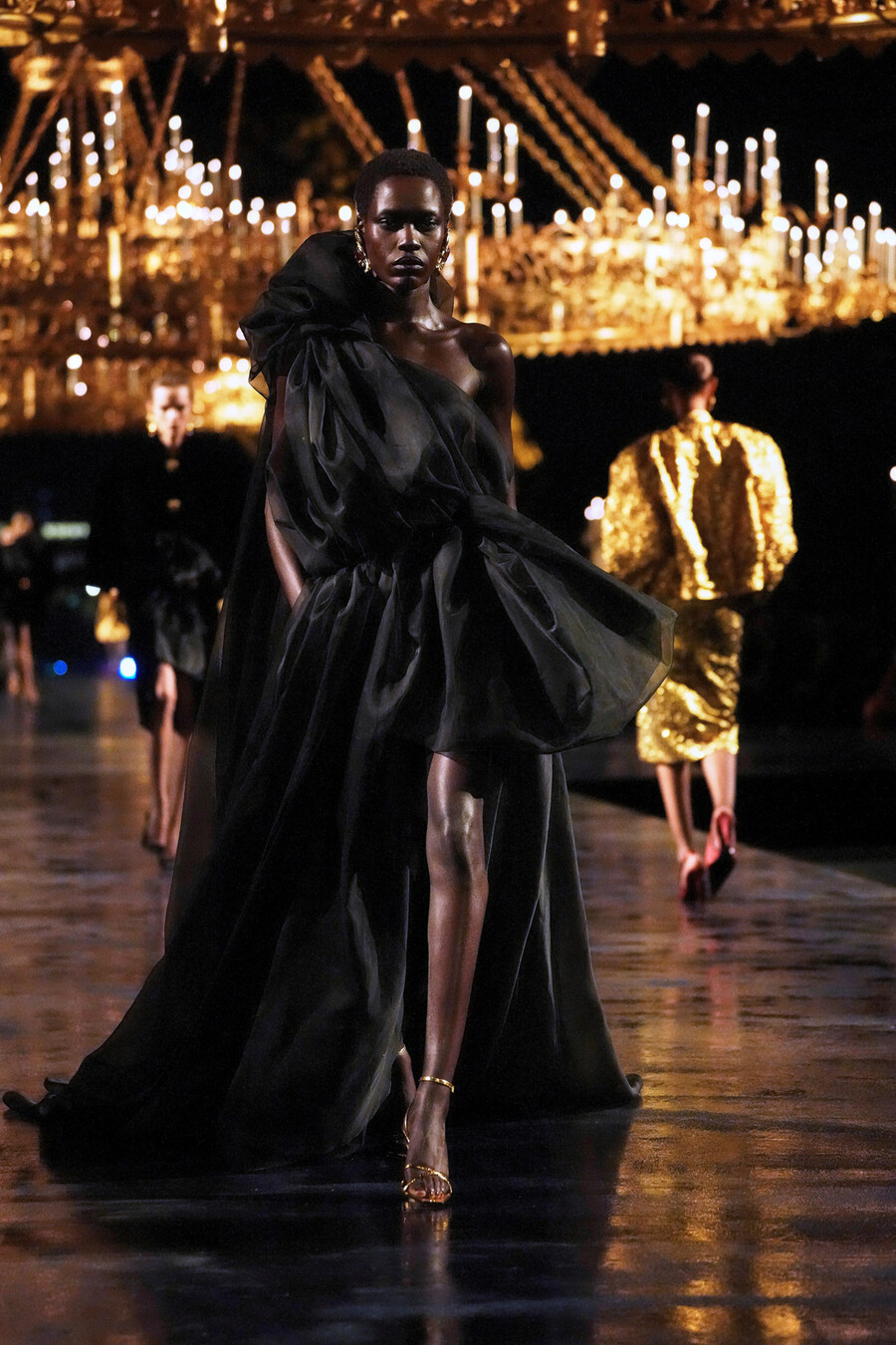 saint_laurent_11_7441e92b85163a53.jpg
