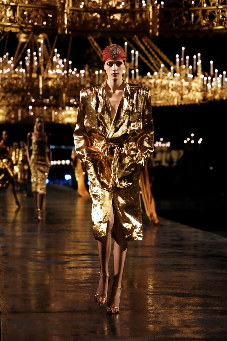 saint_laurent_5_9c25f9d6b58c8679.jpg