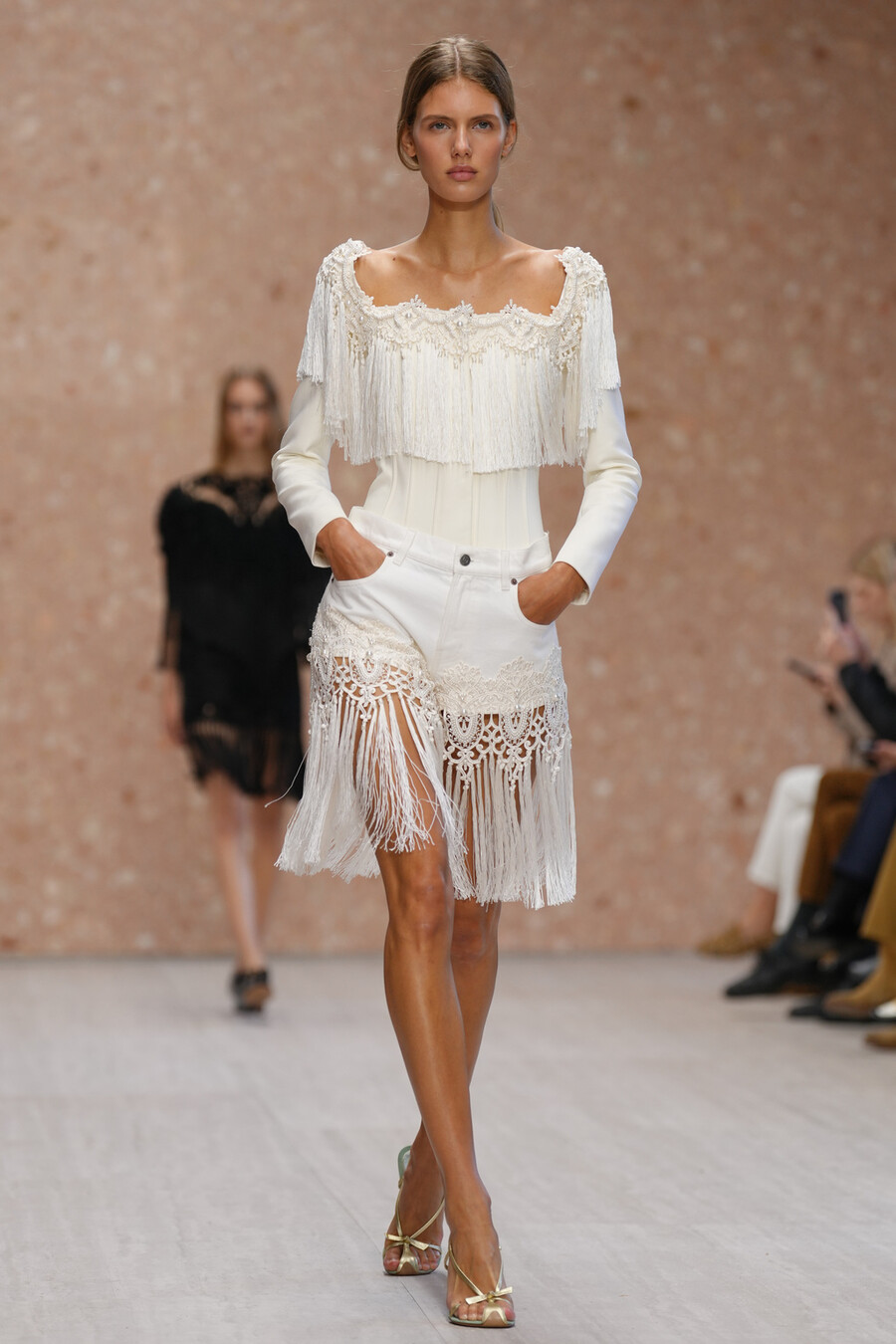 chloe_epideixi_parissi_20_77203094ec06f5f8.jpg
