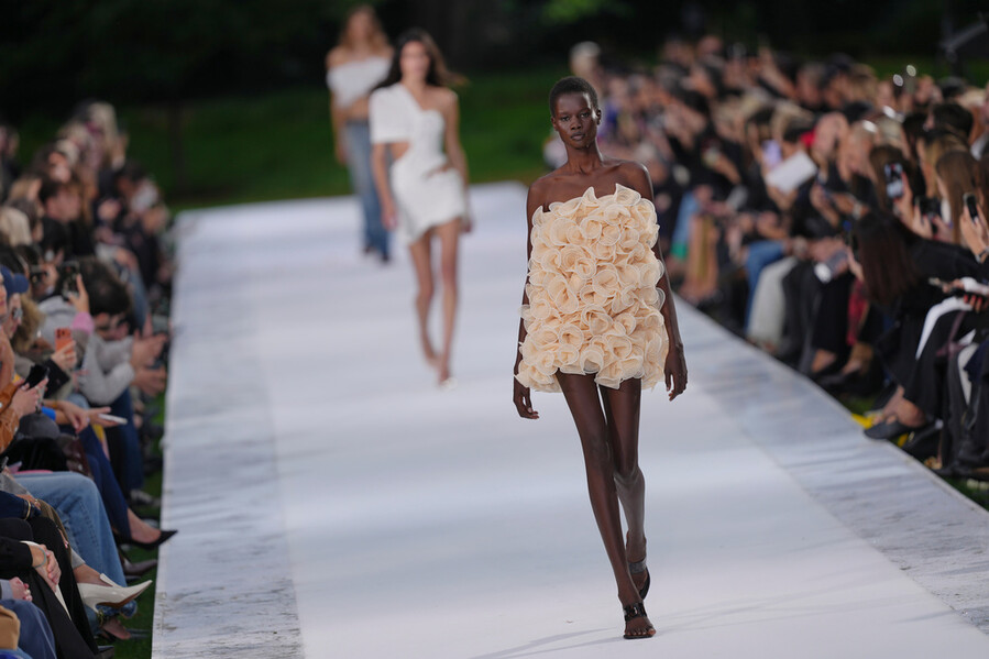 stella_mccartney_show_8_c1993337f11ce06a.jpg