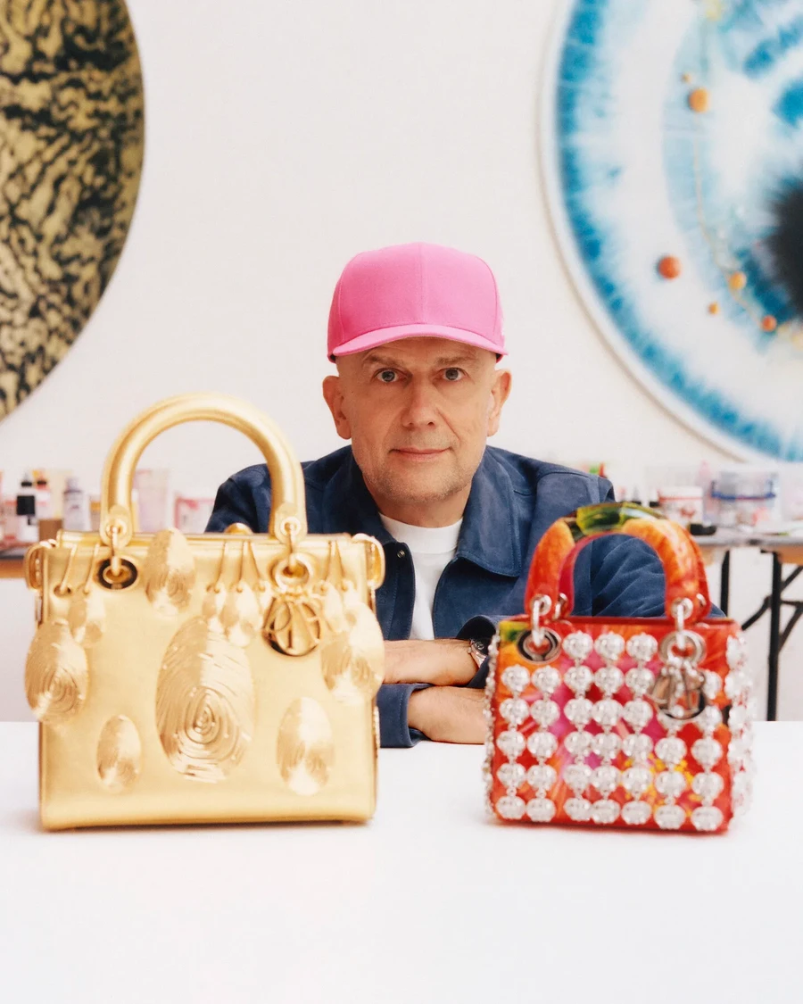 marc_quinn_dior1_835ca47e2a7a5cf4.webp