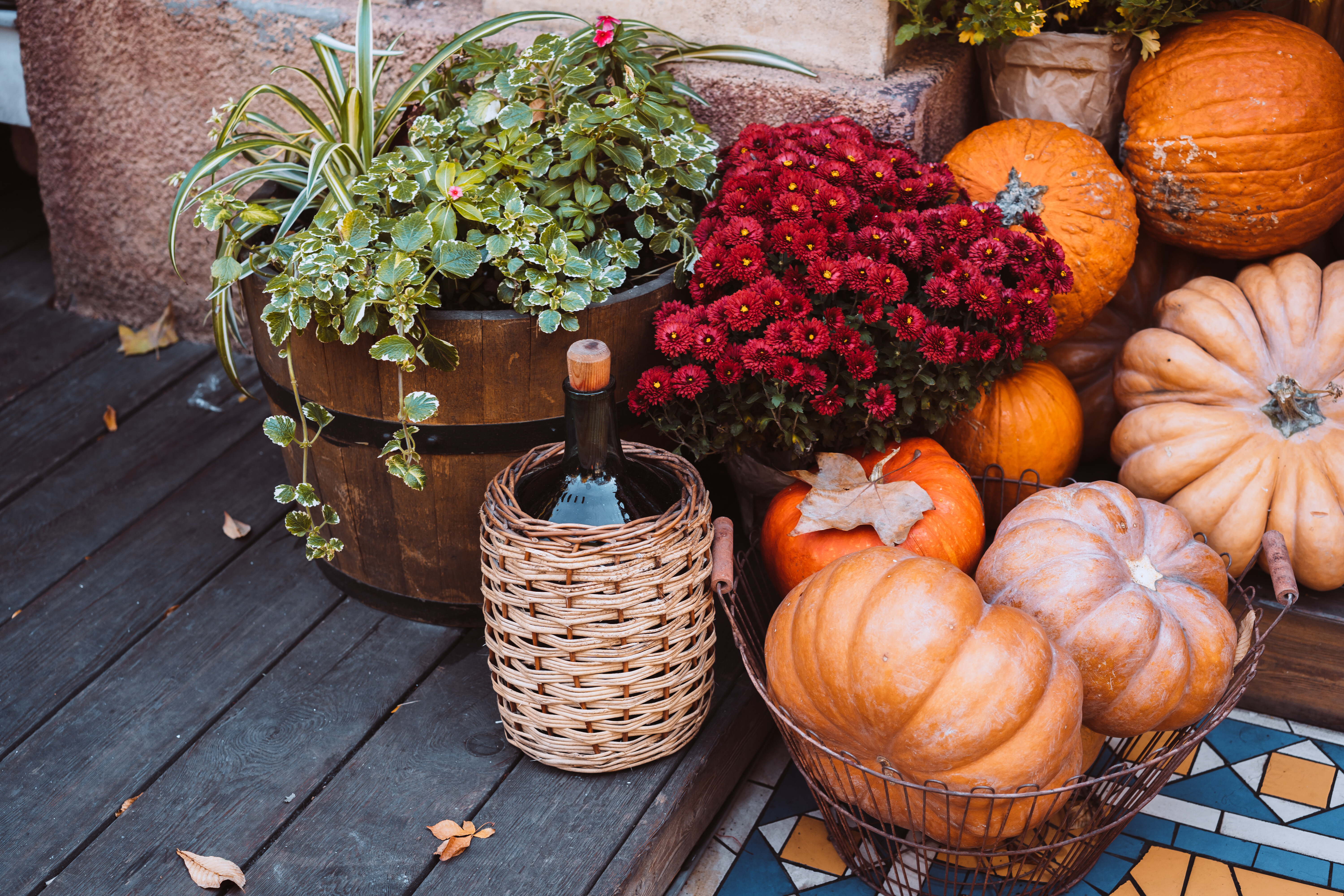 autumn decoration with pumpkins flowers street 4241accfdd119855
