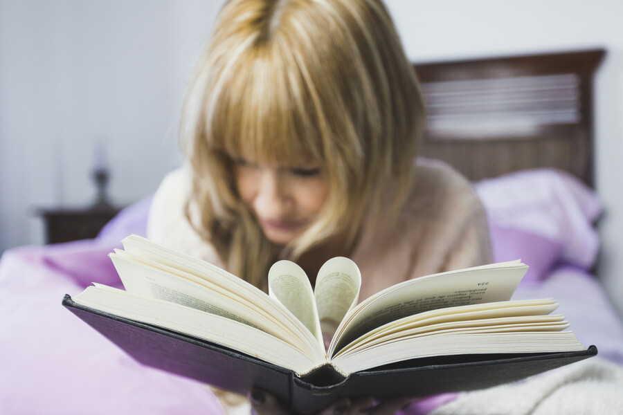 woman-holding-book-with-heart_6b320a4cf16cd27c.jpg