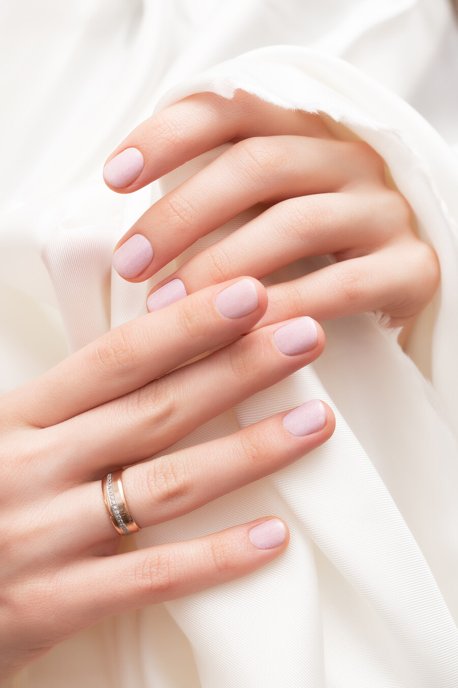 pink-nail-design-female-hands-with-glitter-manicure_aee4fb374e9bded7.jpg
