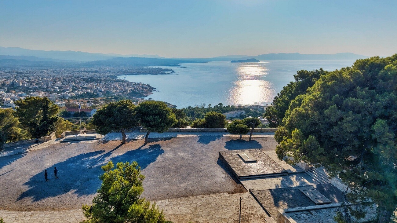 Happy Traveller: Ο Ευτύχης Μπλέτσας ακολουθεί τα βήματα του Ζορμπά και ...