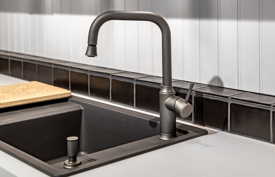 steel-faucet-kitchen-interior_67d979ccf7398605.jpg