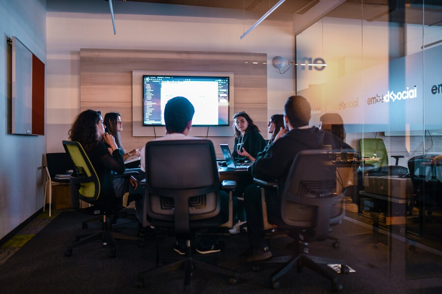 embedsocial-9majps0fbcm-unsplash_73c5e5252a6391a4.jpg