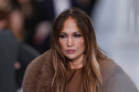 Jennifer Lopez: Έχασε την υπομονή της με τους paparazzi στο Παρίσι