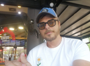 Νίκος Μίχας: Στην πρώτη γραμμή «πυρός», ορκίστηκε γιατρός ασθενοφόρων και πτητικών μέσων - «Είναι τιμή μου»