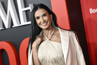 Η Demi Moore αποκάλυψε το μυστικό για τα απόλυτα glossy hair