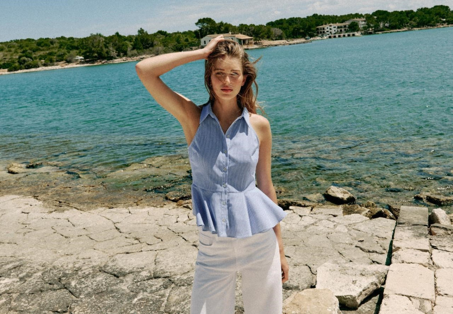 1 κομμάτι, 3 looks: Πώς να φορέσεις ένα γαλάζιο ριγέ πουκάμισο