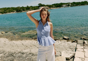 1 κομμάτι, 3 looks: Πώς να φορέσεις ένα γαλάζιο ριγέ πουκάμισο