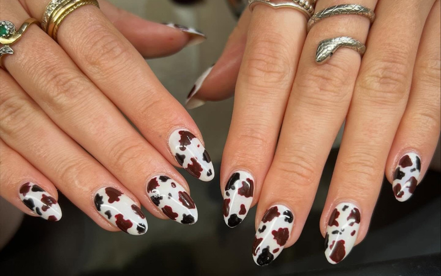 Cowgirl nails: Το μανικιούρ με τα cow print σχέδια είναι το πιο fun trend του καλοκαιριού