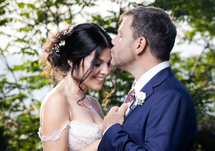 Ηλέκτρα Αστέρη - Ευτύχης Μπλέτσας: Μοιράζονται νέες φωτογραφίες από τον δεύτερο γάμο τους λίγο πριν βγει το 2025