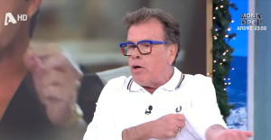 Ρεσιτάλ Παπανώτα για τη συνέντευξη Οικονομόπουλου: Η στιγμή που διαβάζει στίχους των τραγουδιών του και αναφωνεί «ελέησόν με!»