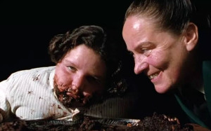 Επικό remake της θρυλικής σκηνής της Matilda με την τούρτα και τον Brucy αγνώριστο!