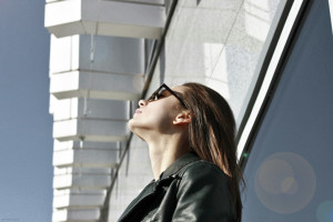 Mental reset: Πώς να αδειάσεις το μυαλό σου από τις σκέψεις που σε βαραίνουν